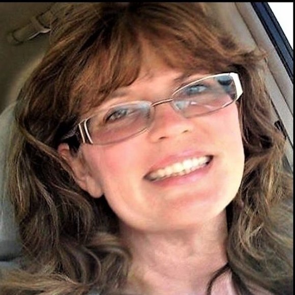 Meet your Posher, Jennifer - Picture 1 of 1